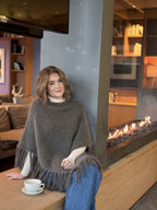 Caroline Poncho m/frynser