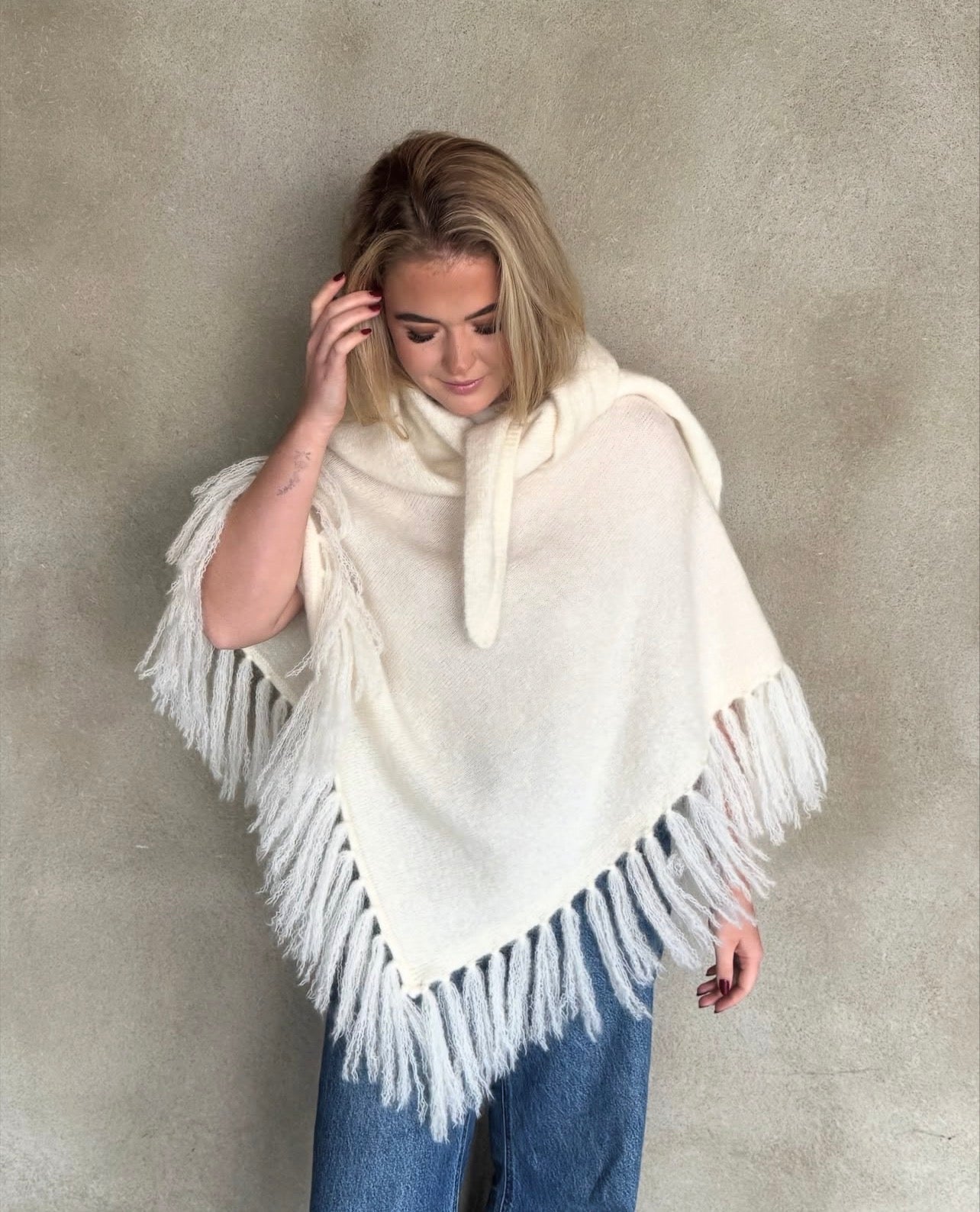 Caroline Poncho m/frynser