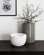 Bowl hands marmor