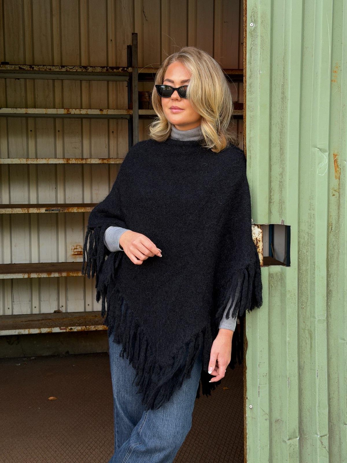 Caroline Poncho m/frynser