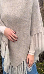Caroline Poncho m/frynser