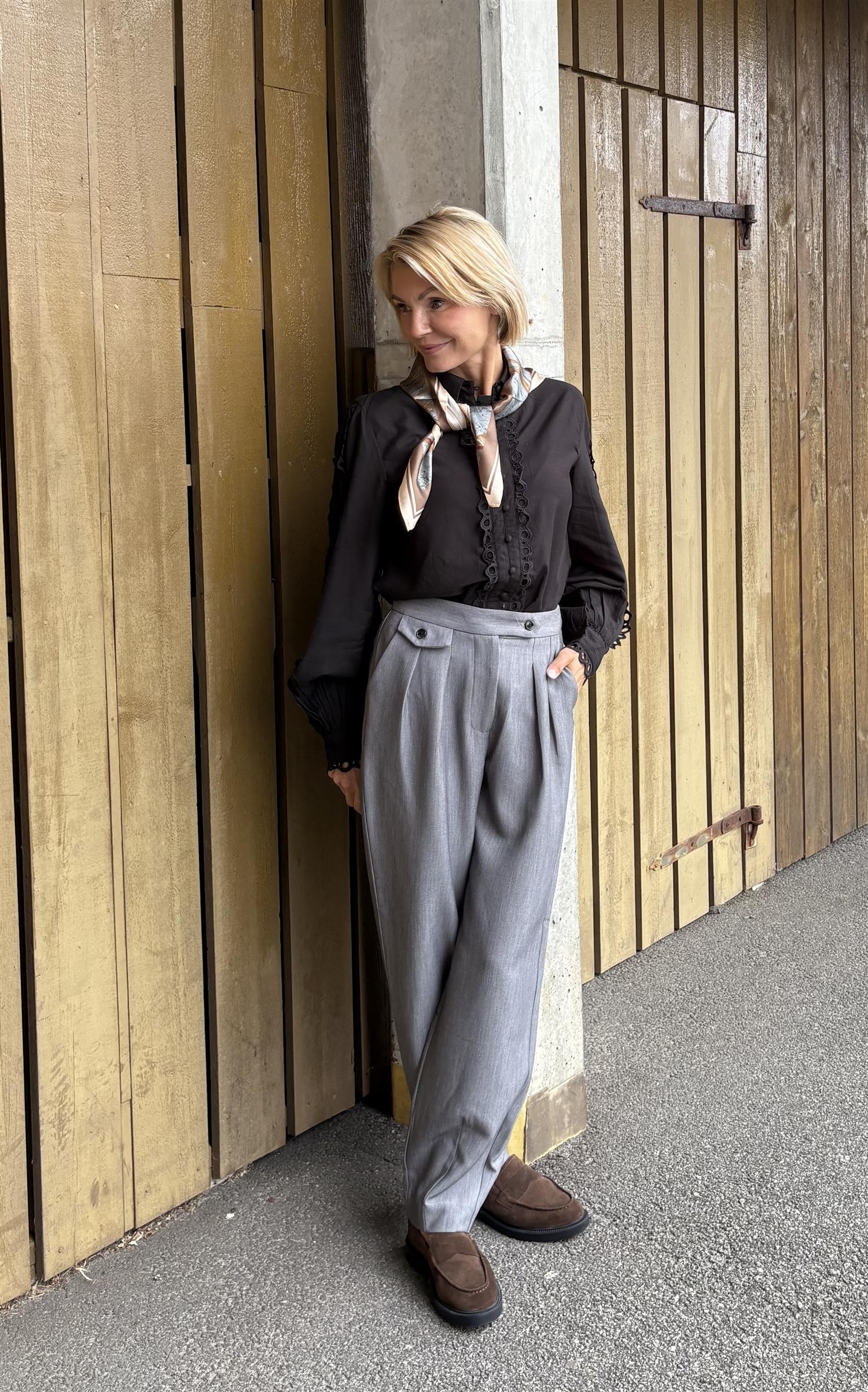 Byearl dart pants